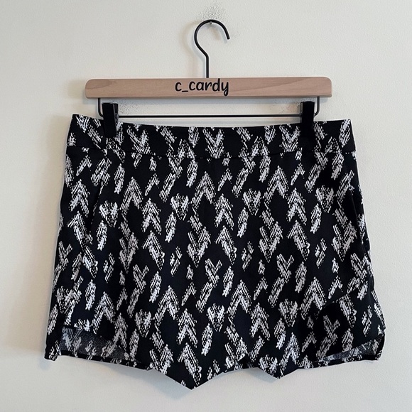 Aqua Black Arrow Print Chino Mini Skort - Picture 1 of 4